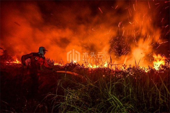 旱季正在引发印尼更多的森林大火