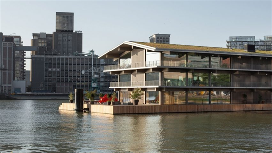 这座以木材为材料的建筑，为什么能够浮在水面上?