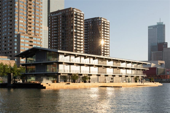 这座以木材为材料的建筑，为什么能够浮在水面上?