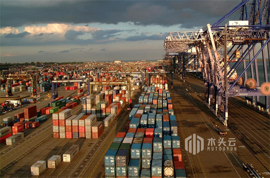 新一轮英国港口劳工罢工开始，物流运输几近停滞